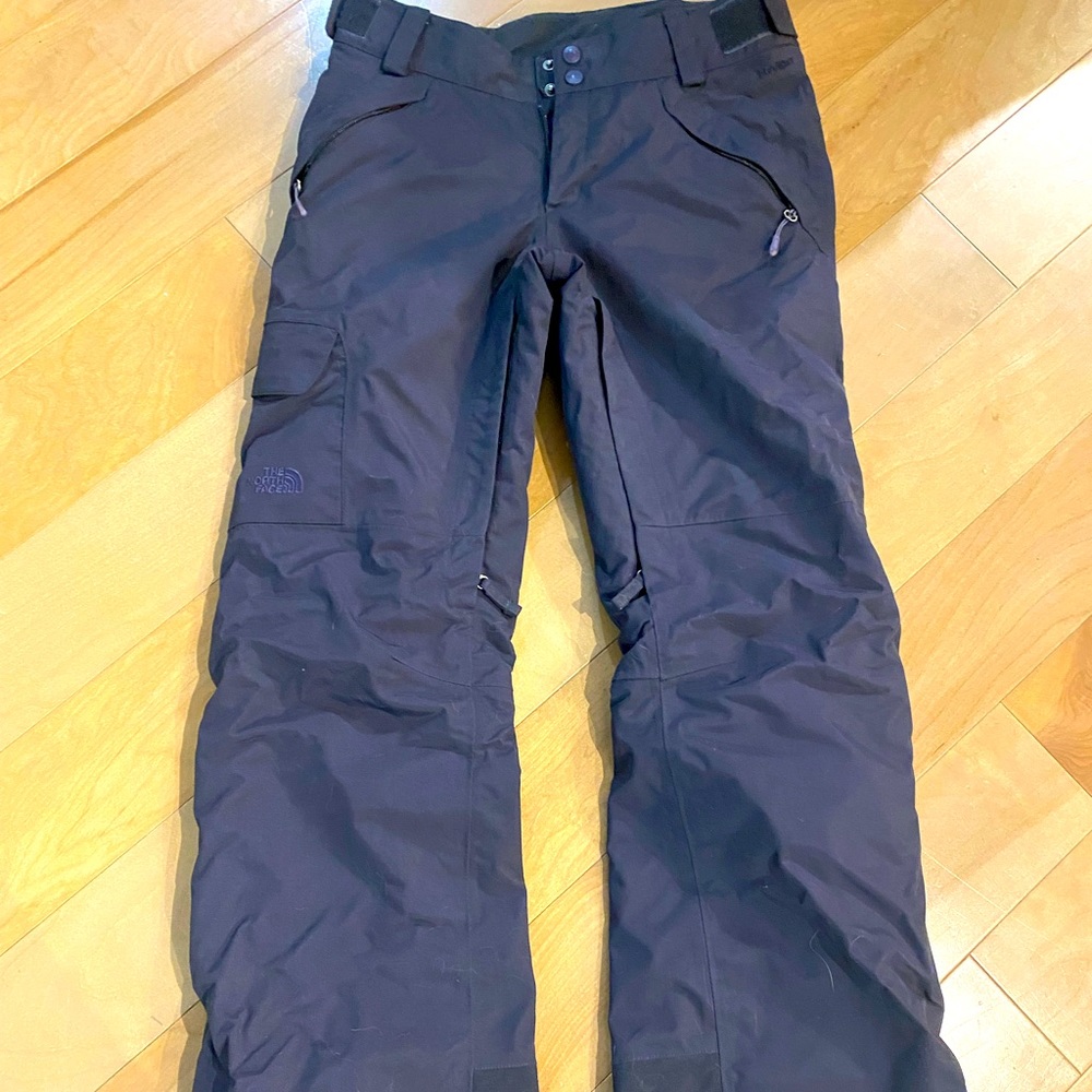 Northface Women’s ski/snow pants.